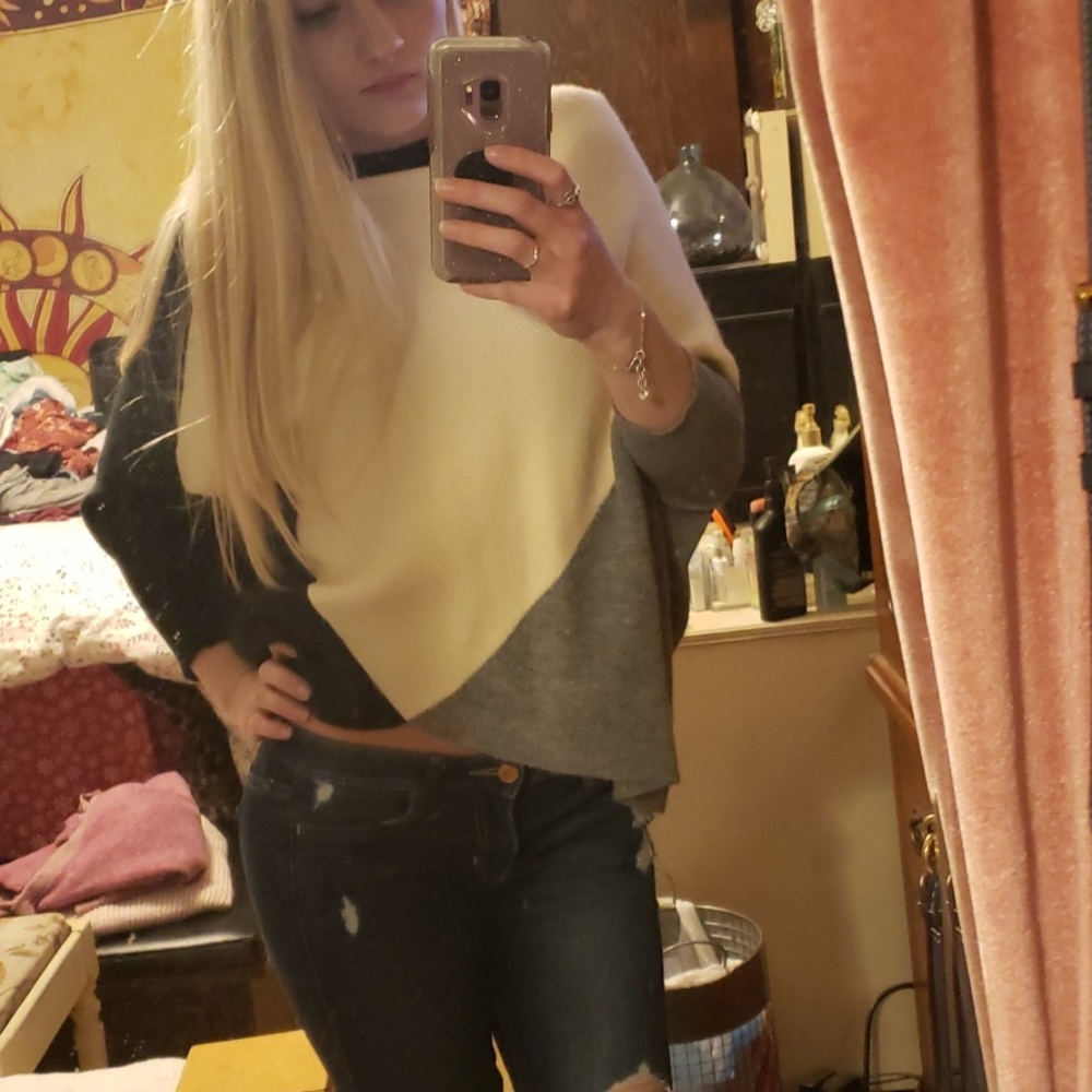 LAST DAY Poncho sweater